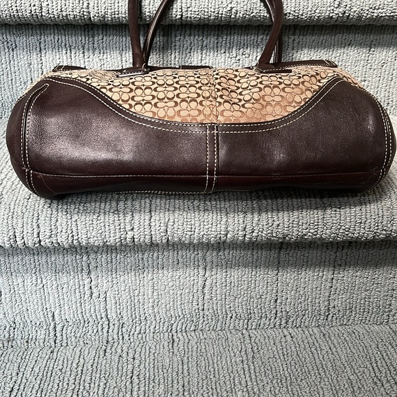 Coach Soho Legacy Signature small C’s Jacquard / dark brown leather buckle front - Picture 9 of 17